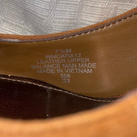 EUC Nine West Camel Suede Block Heels - Picture 6 of 8